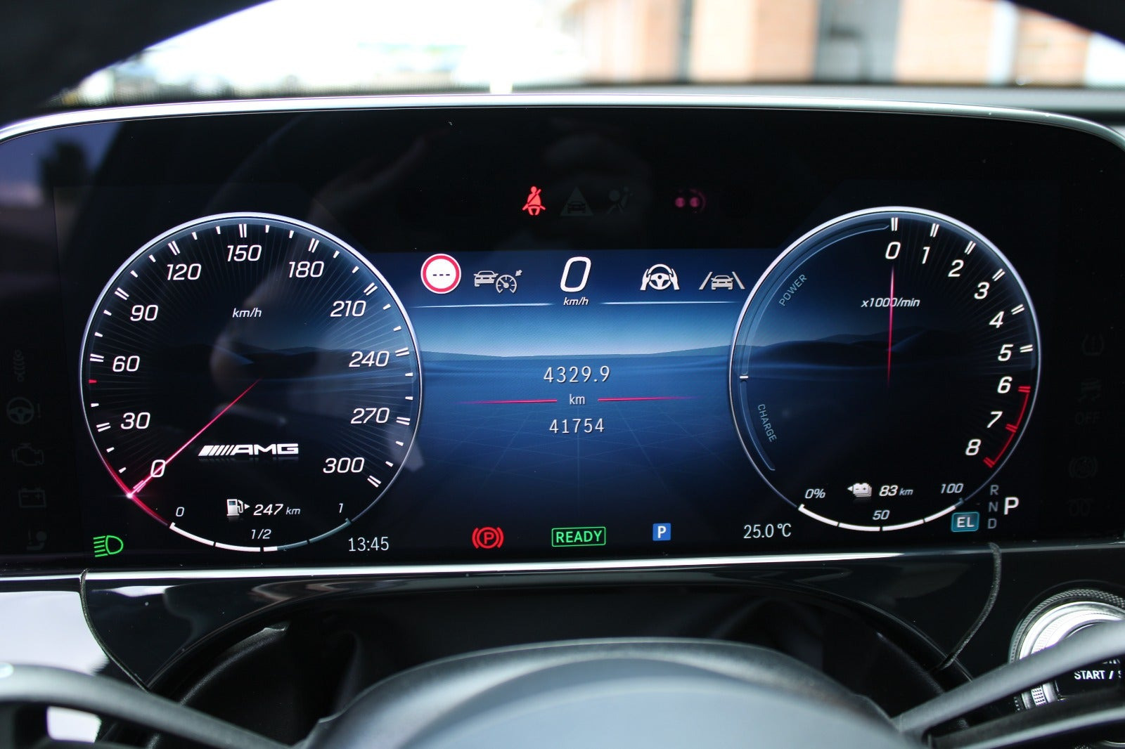 Grå Mercedes E53 fra 2025