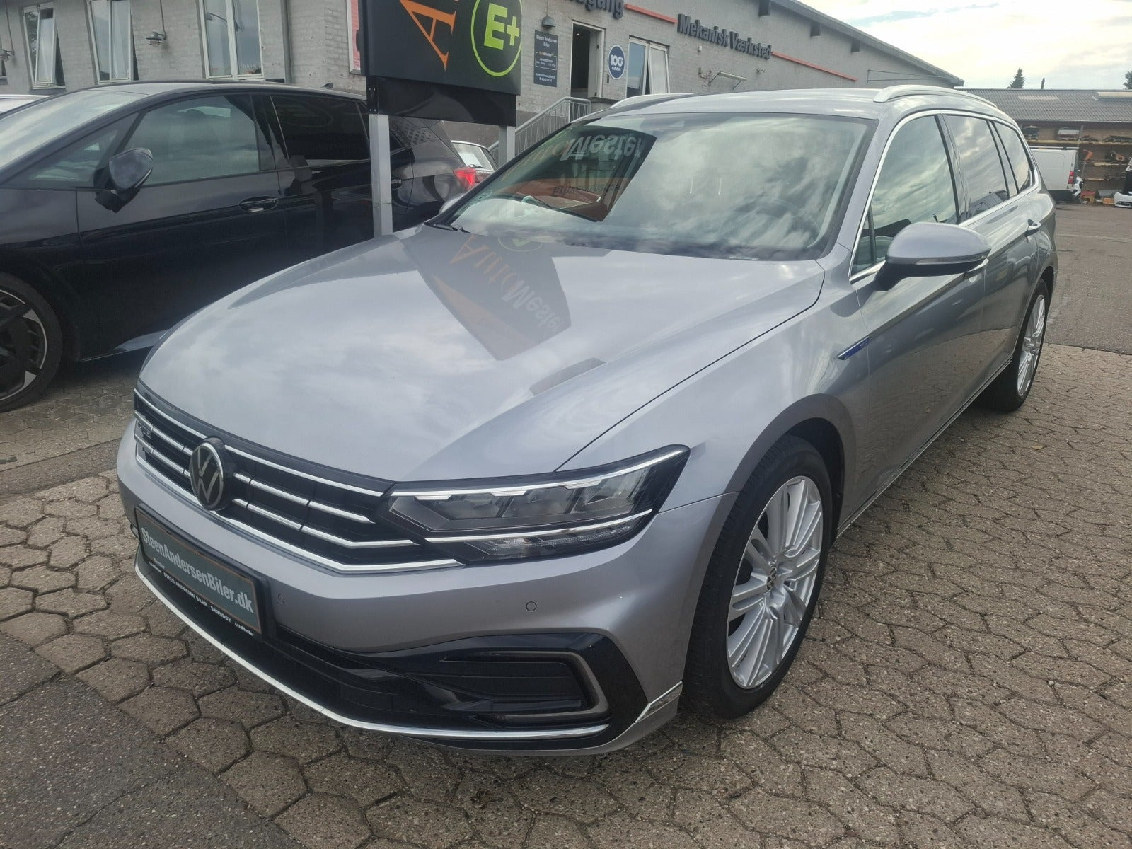 Sølv VW Passat fra 2022