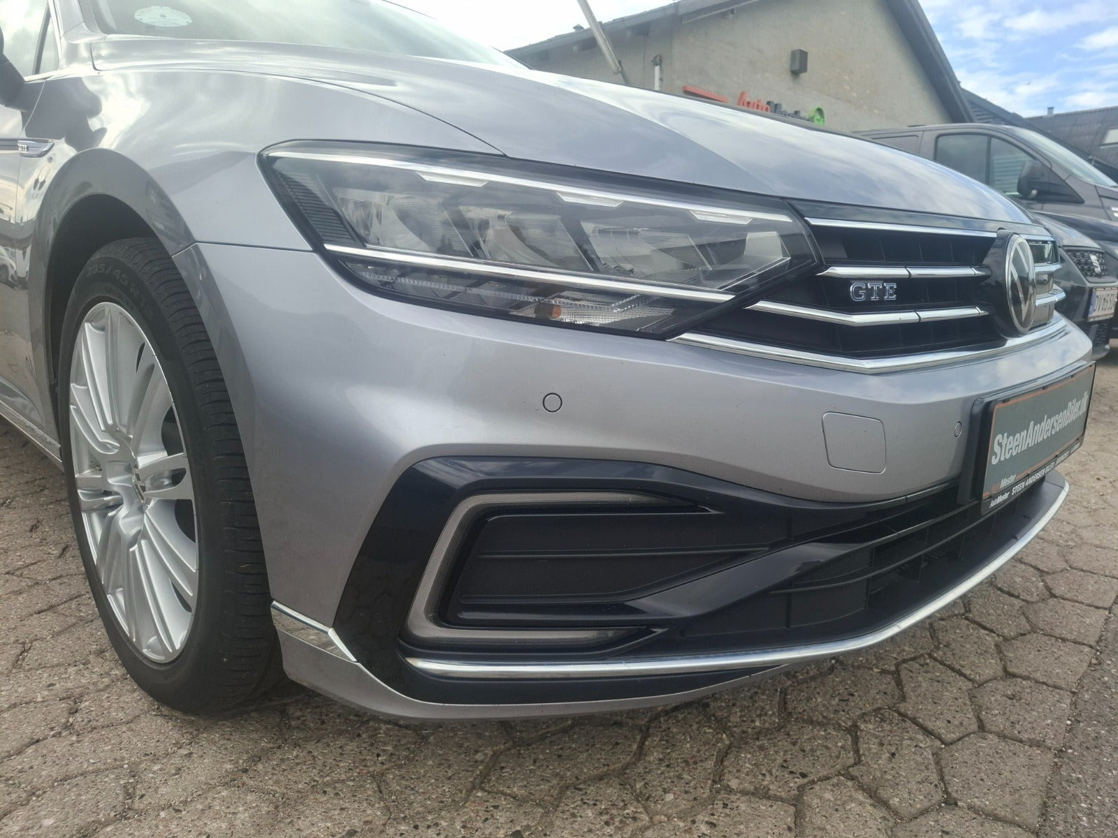 Sølv VW Passat fra 2022