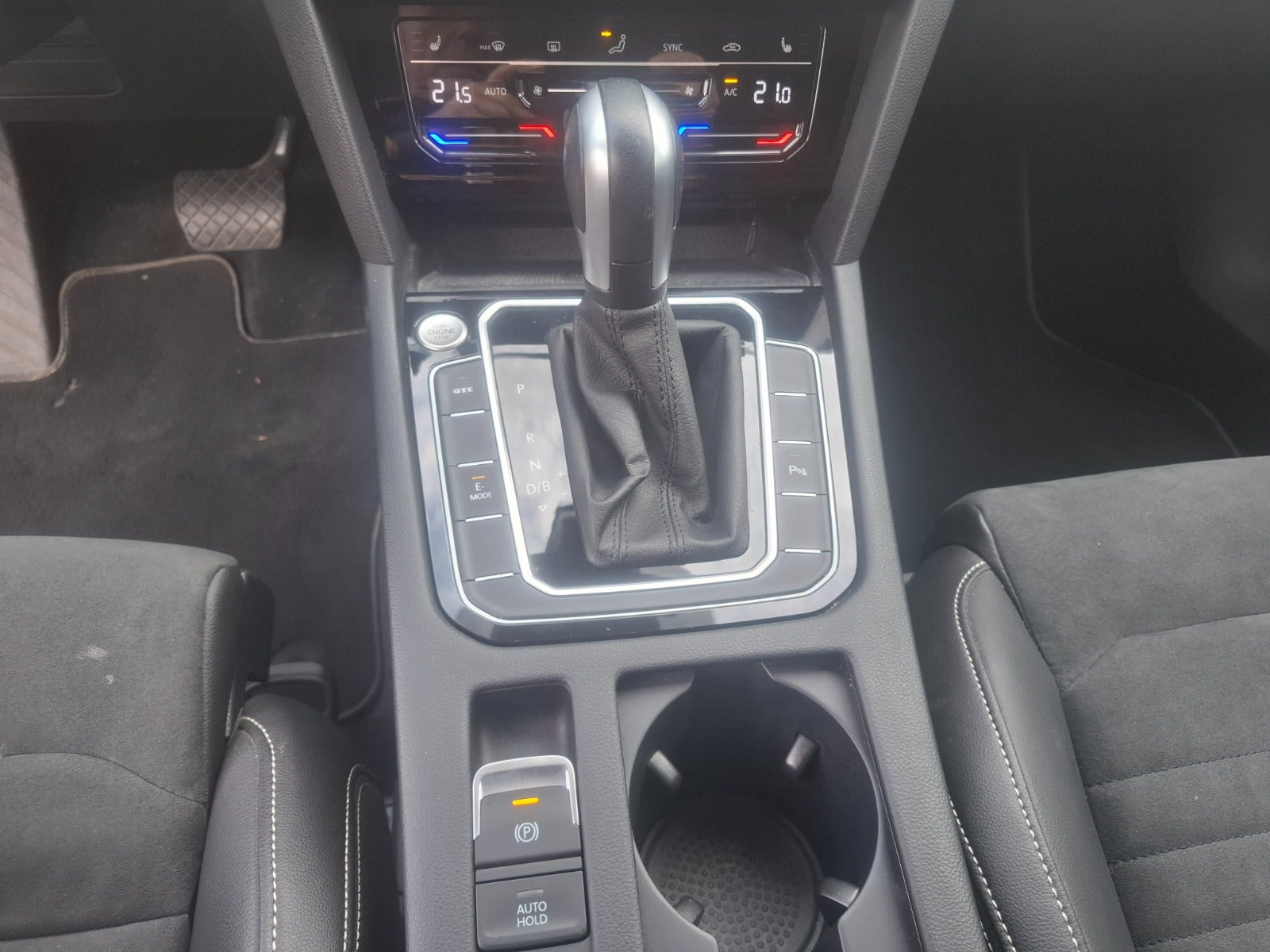 Sølv VW Passat fra 2022