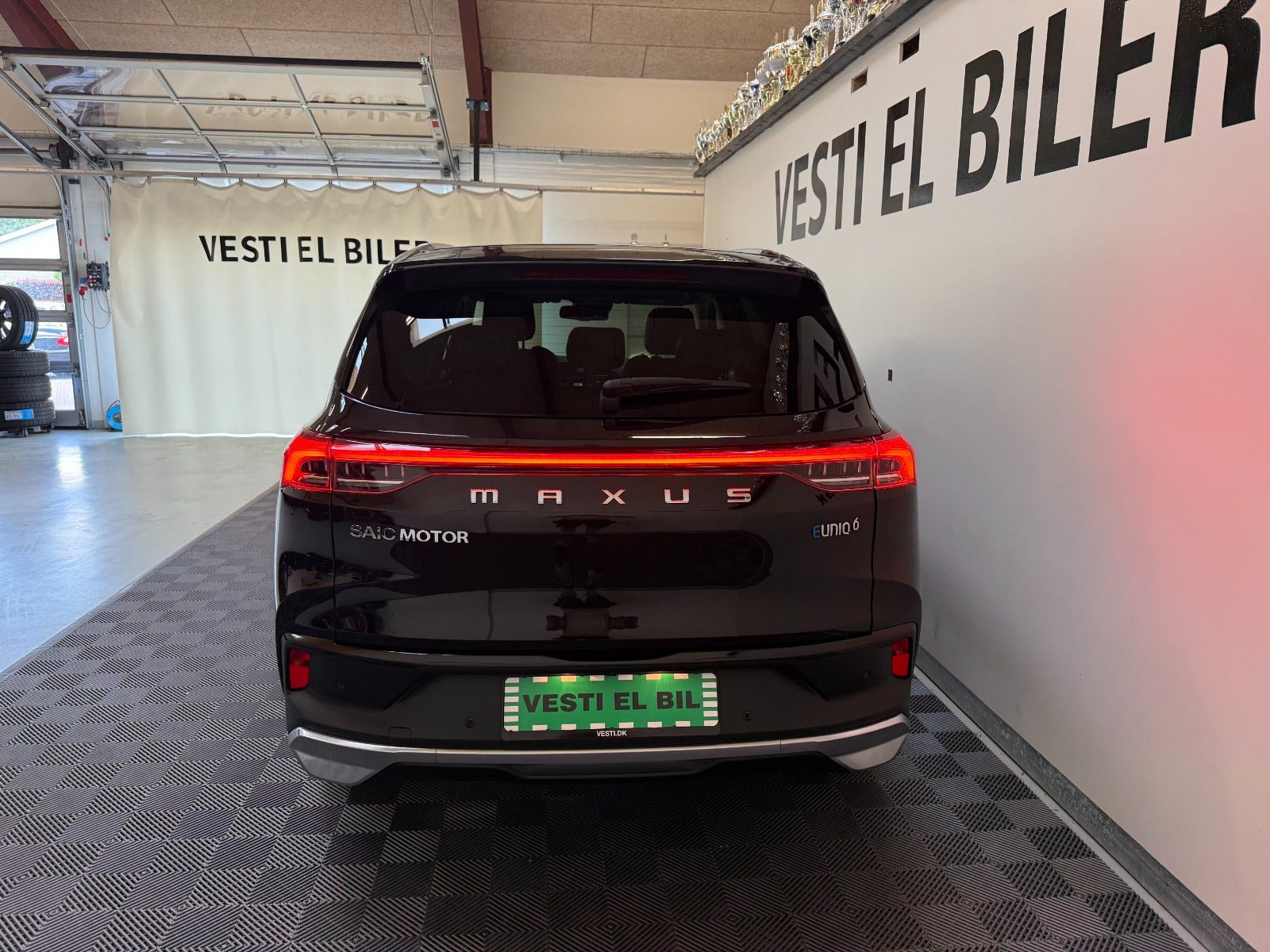 Sort Maxus Euniq6 fra 2022