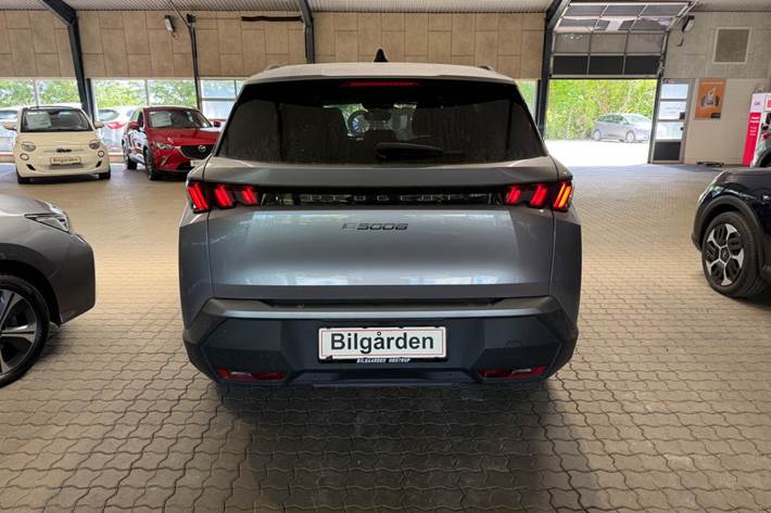 Grå Peugeot e-5008 fra 2025