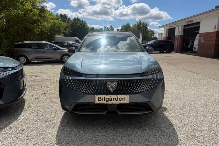 Blå Peugeot e-5008 fra 2025