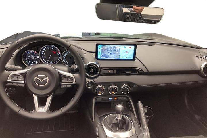 Blå Mazda MX-5 fra 2026