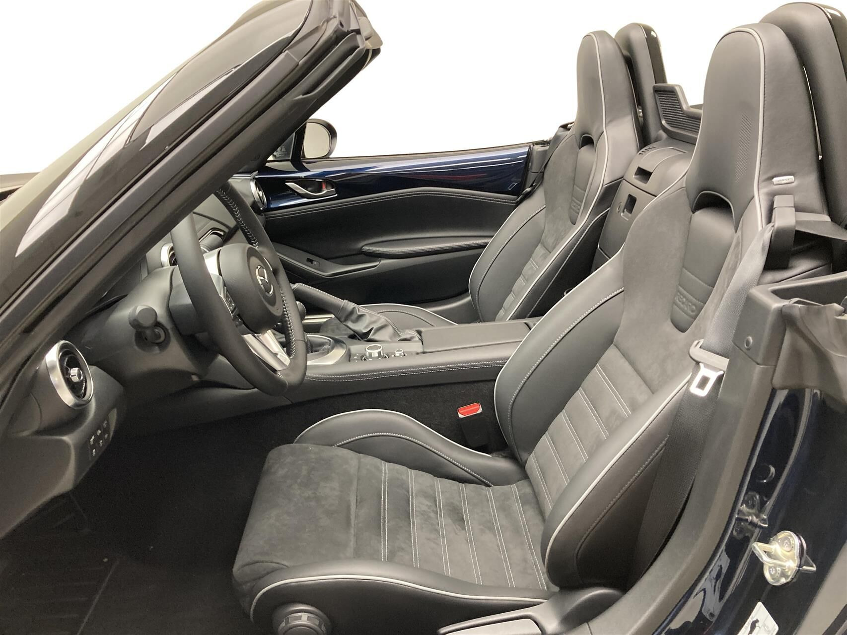 Blå Mazda MX-5 fra 2026
