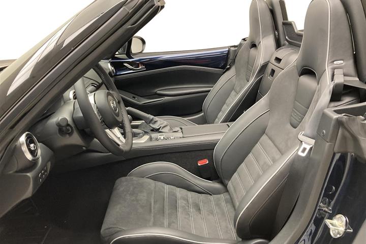 Blå Mazda MX-5 fra 2026