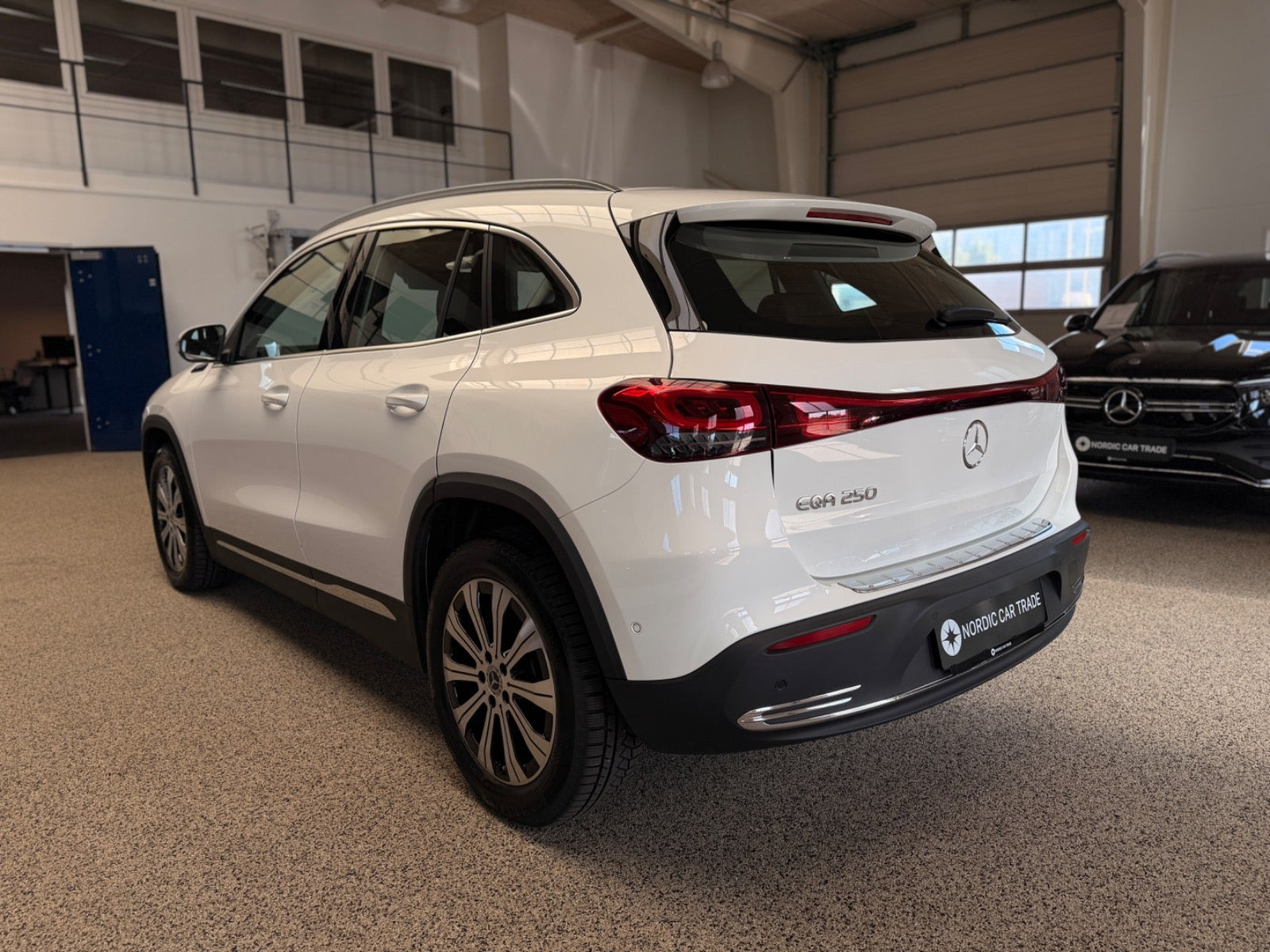 Hvid Mercedes EQA250 fra 2023
