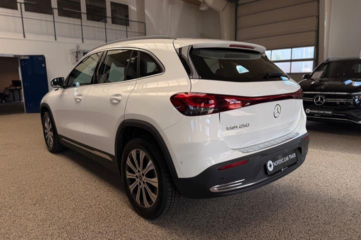 Hvid Mercedes EQA250 fra 2023