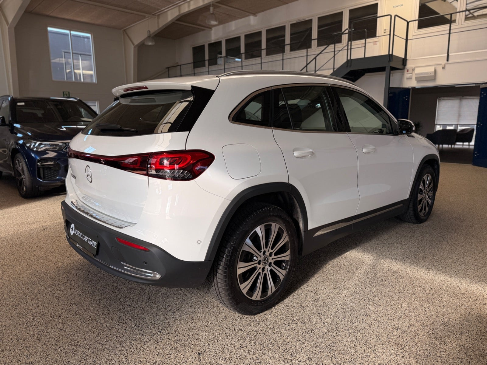 Hvid Mercedes EQA250 fra 2023