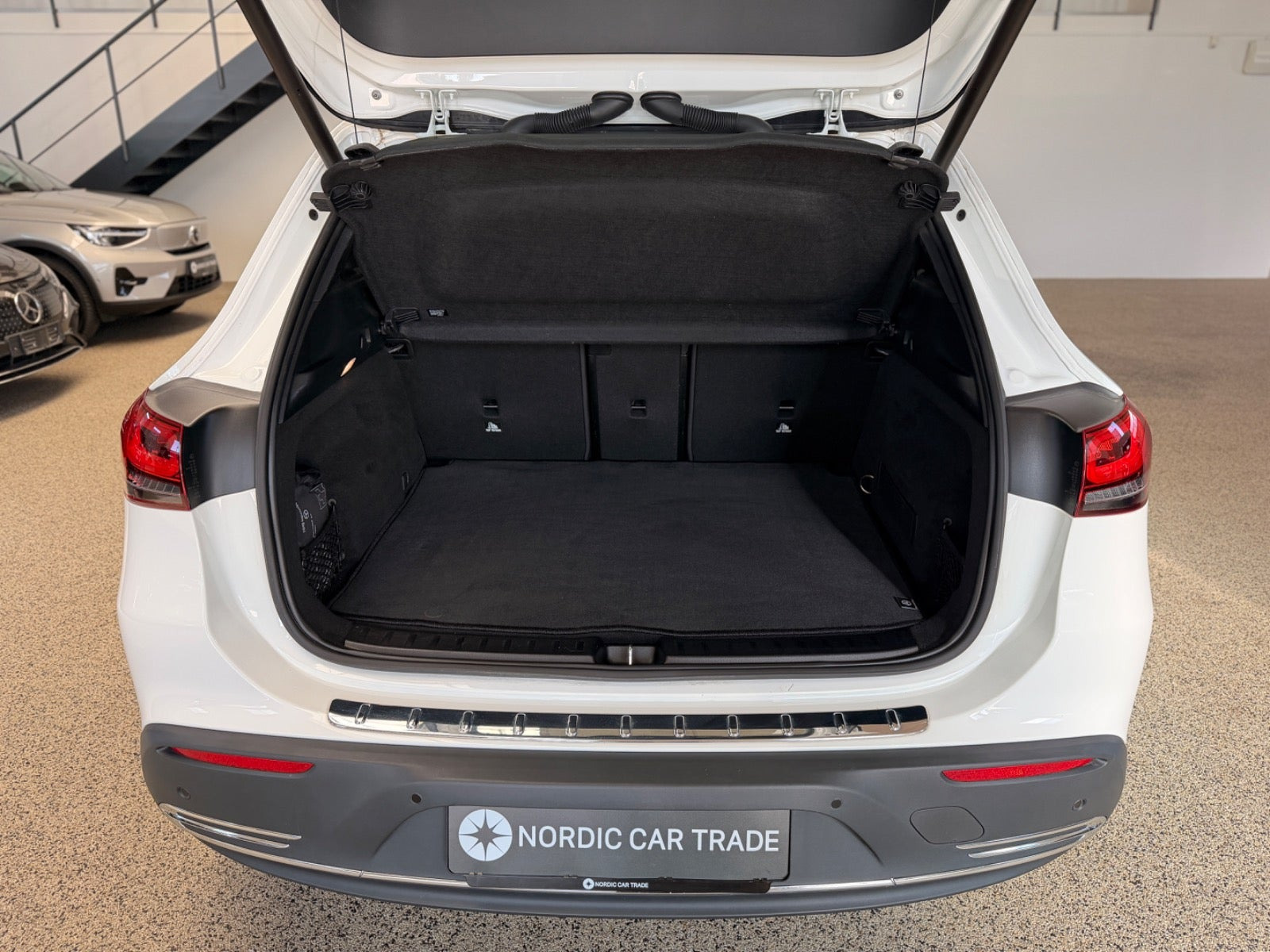 Hvid Mercedes EQA250 fra 2023