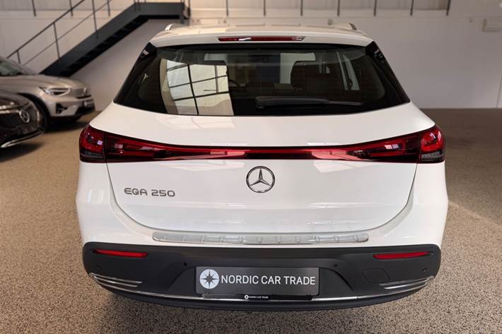 Hvid Mercedes EQA250 fra 2023