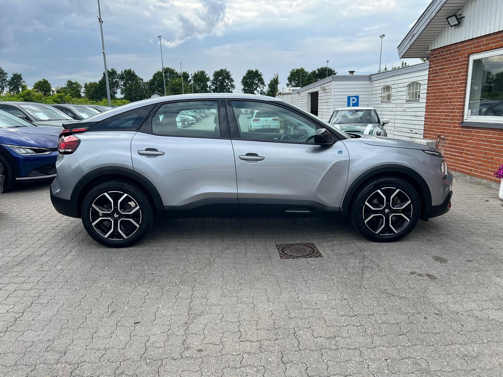 Grå Citroën ë-C4 fra 2023