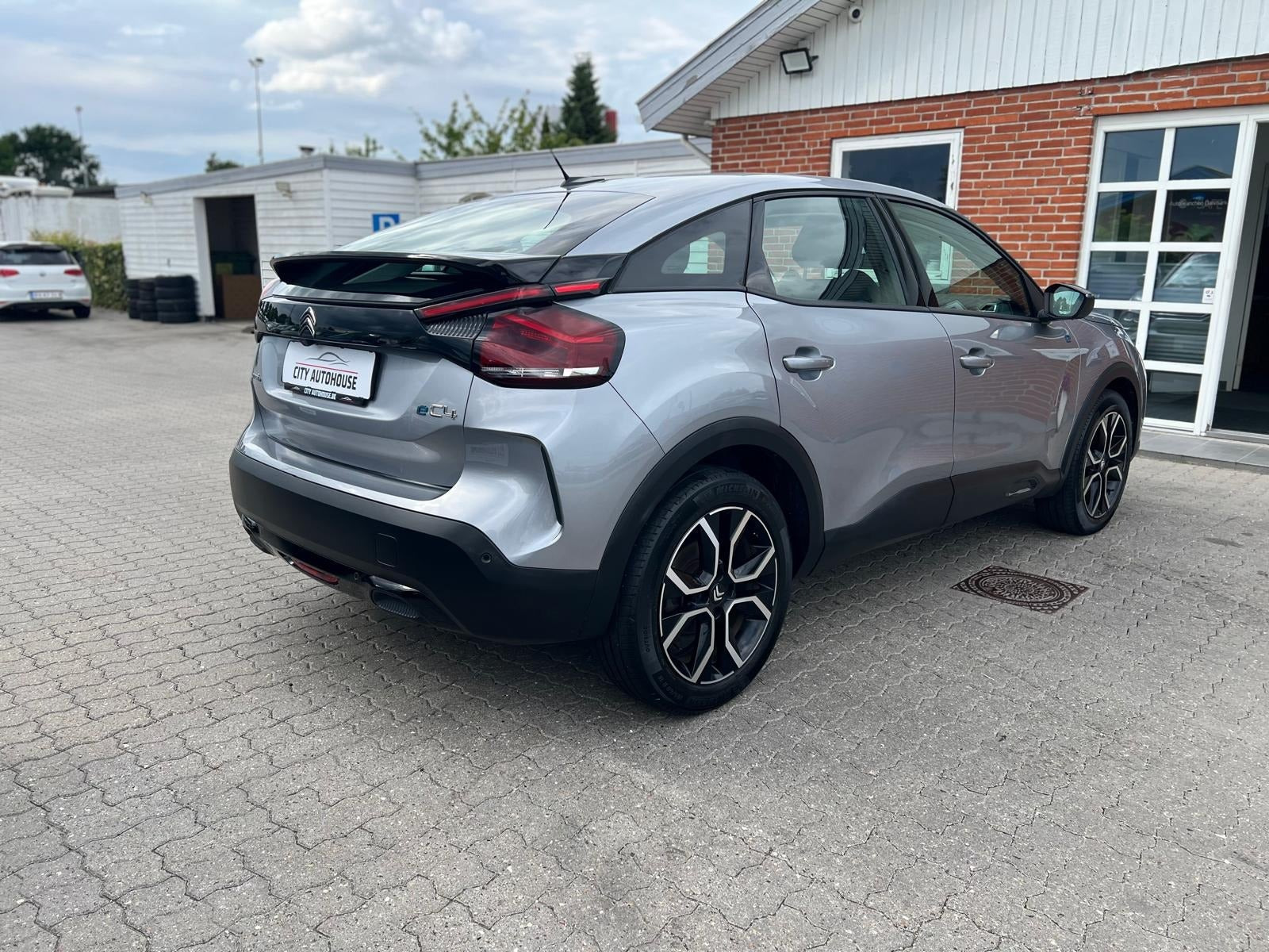 Grå Citroën ë-C4 fra 2023