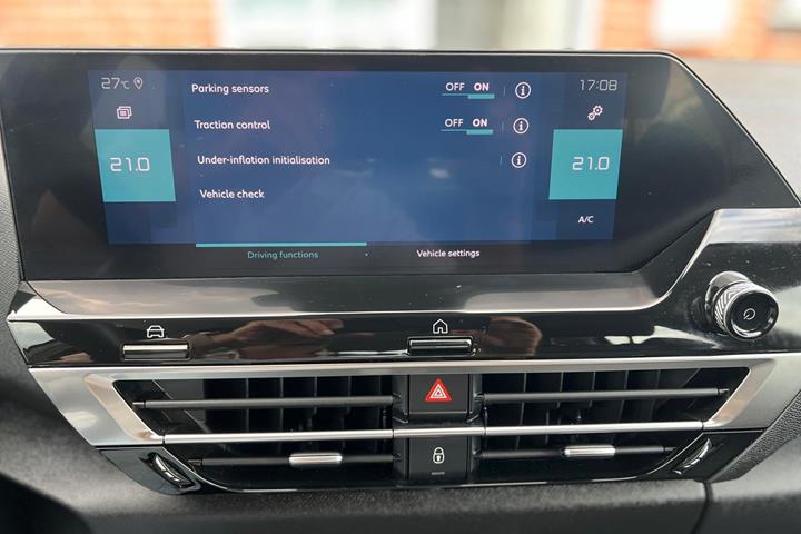 Grå Citroën ë-C4 fra 2023