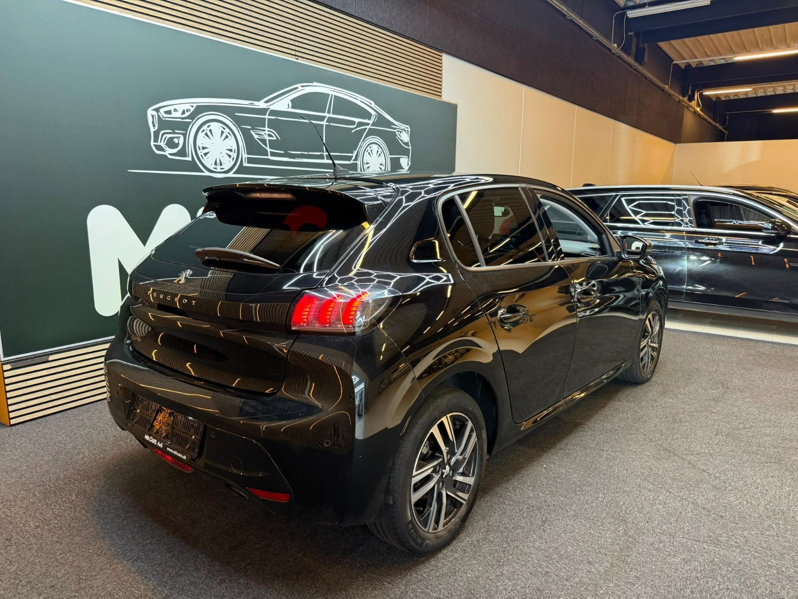 Sort Peugeot 208 fra 2020