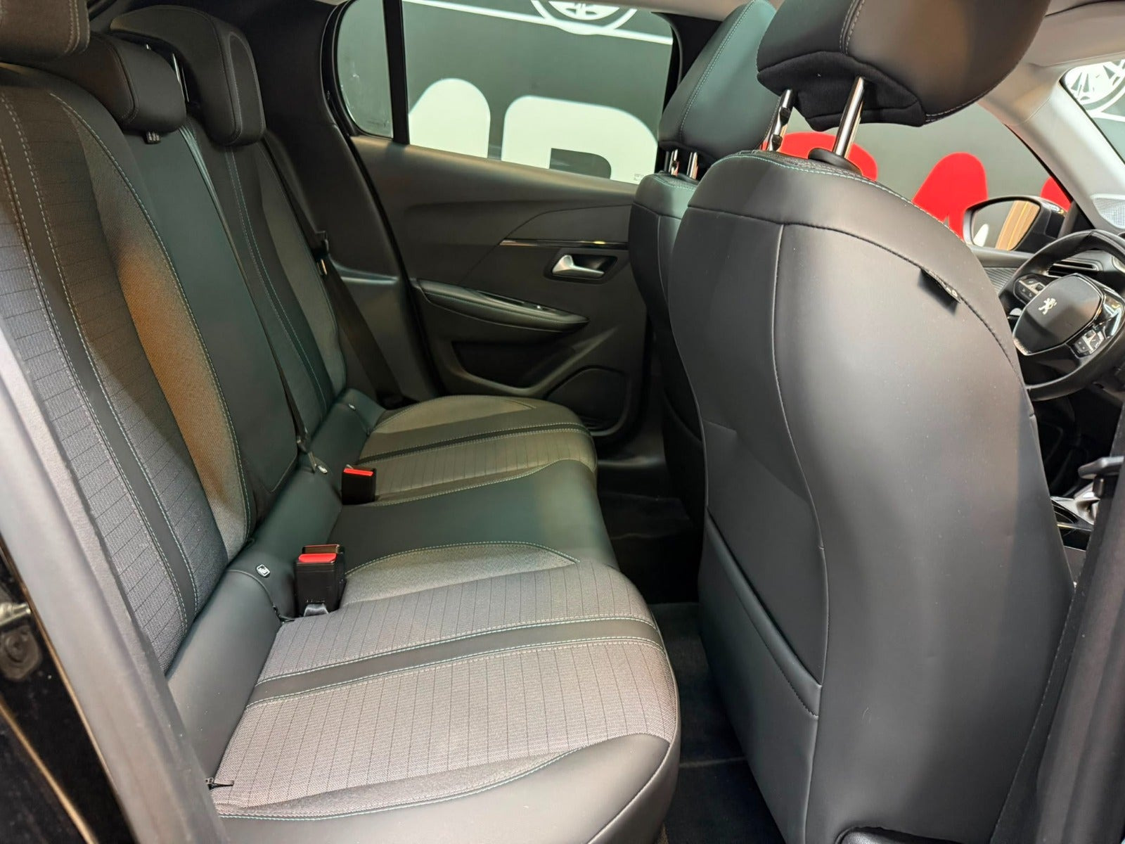 Sort Peugeot 208 fra 2020