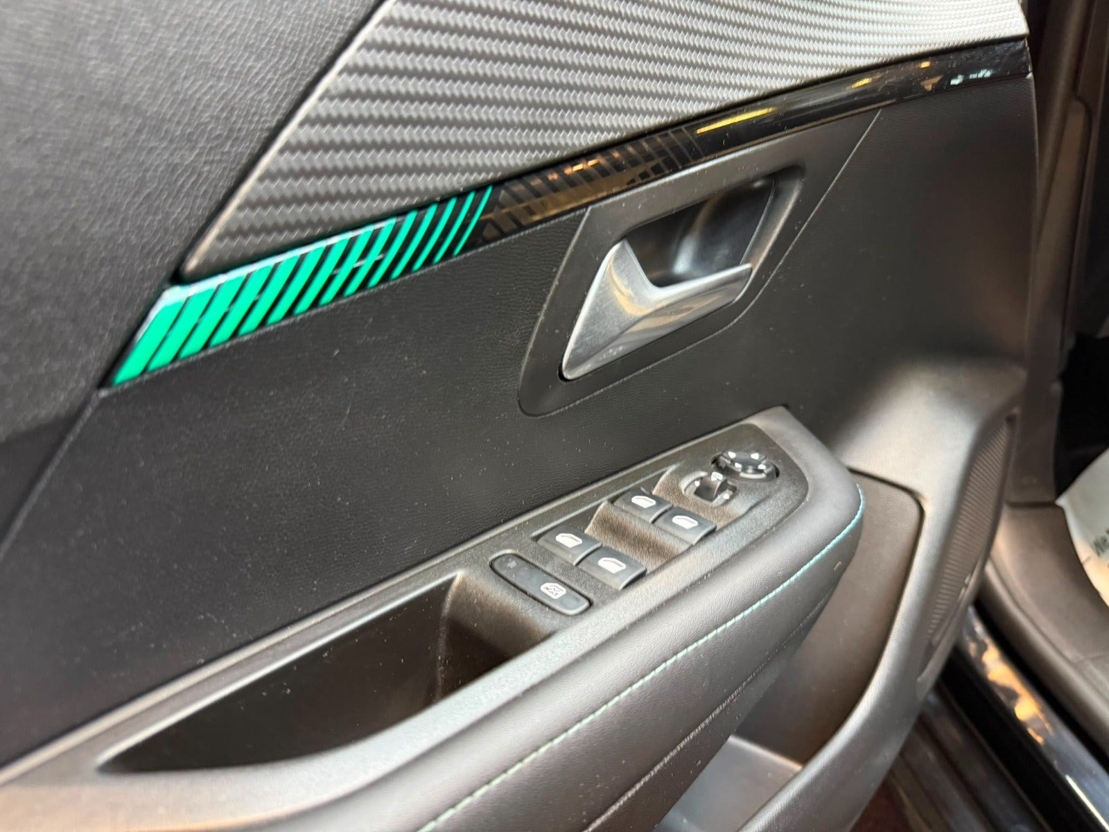 Sort Peugeot 208 fra 2020