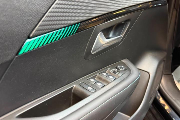 Sort Peugeot 208 fra 2020