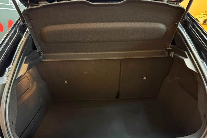 Sort Peugeot 208 fra 2020