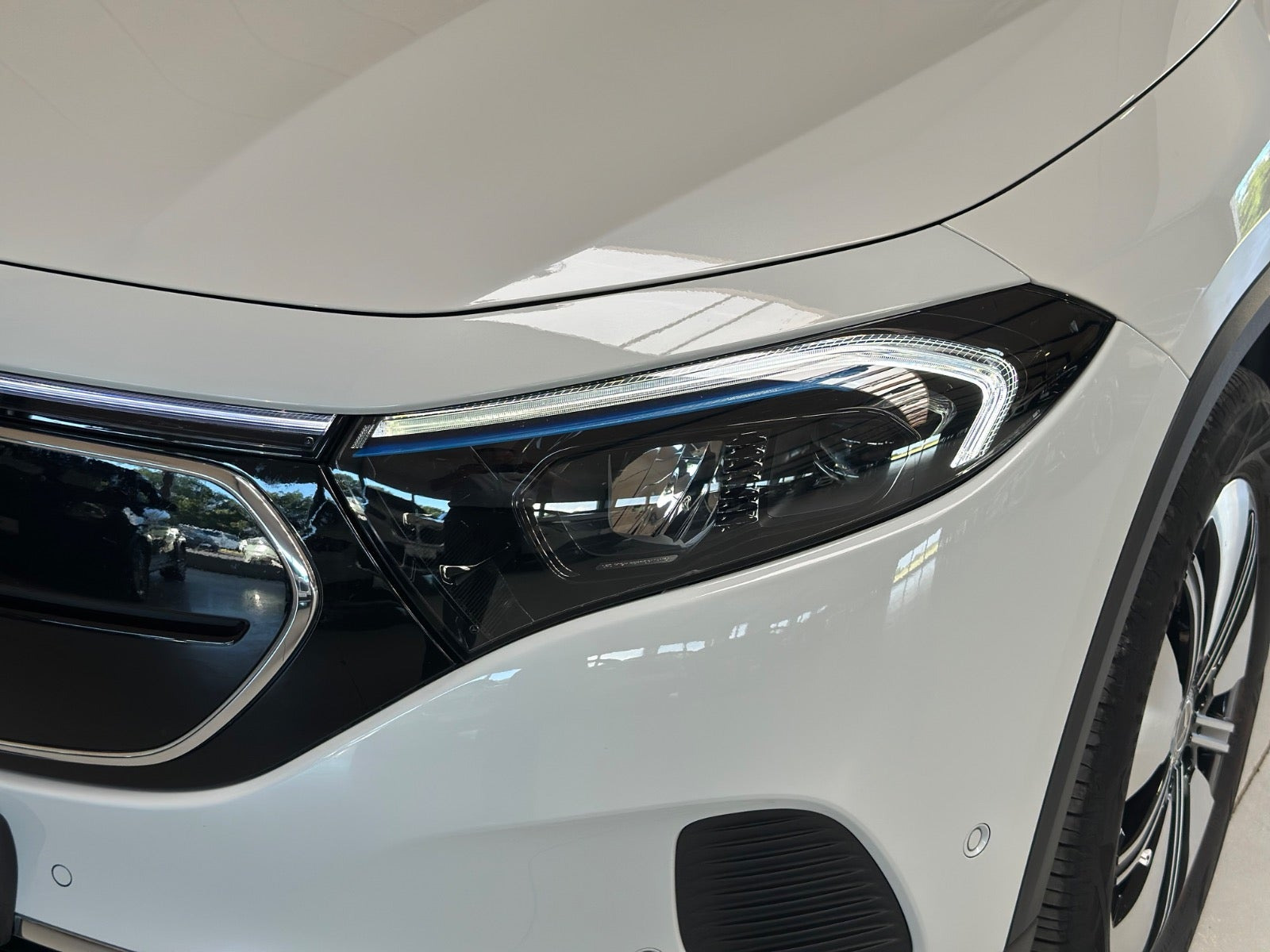 Hvid Mercedes EQA250 fra 2022