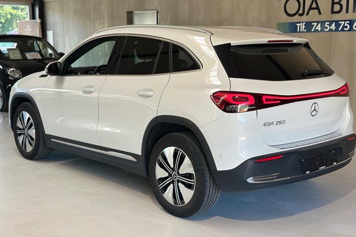 Hvid Mercedes EQA250 fra 2022