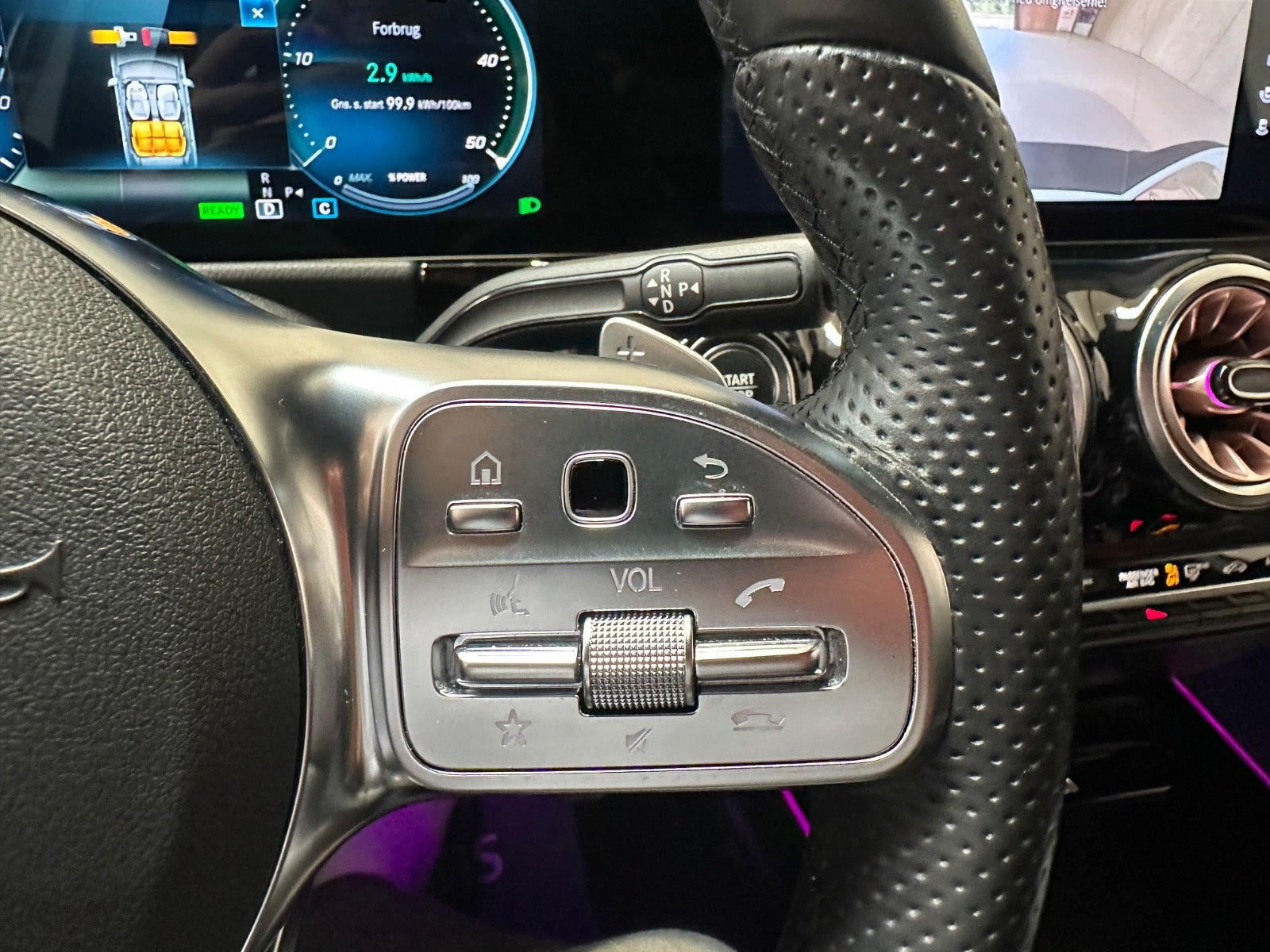 Hvid Mercedes EQA250 fra 2022