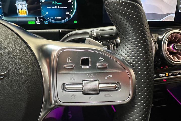 Hvid Mercedes EQA250 fra 2022