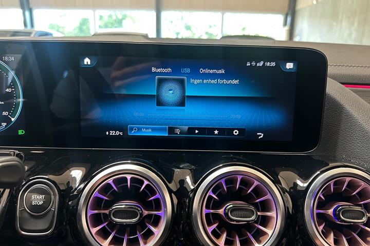 Hvid Mercedes EQA250 fra 2022