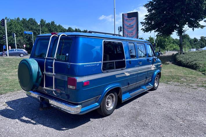 Blå GMC Vandura fra 1994