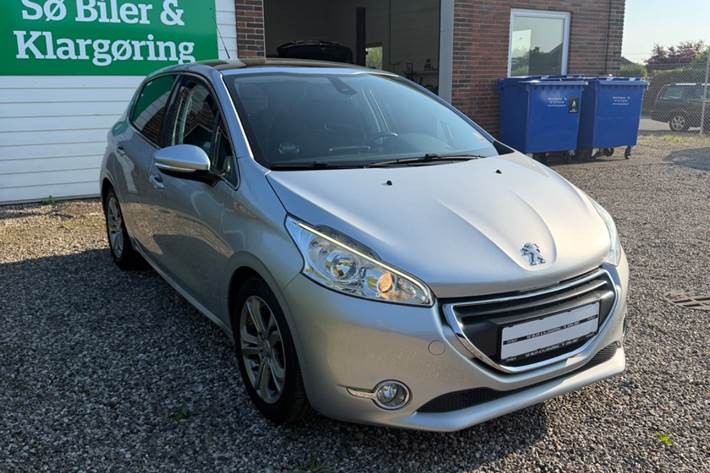 Sølv Peugeot 208 fra 2015