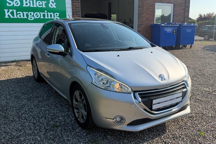 Sølv Peugeot 208 fra 2015