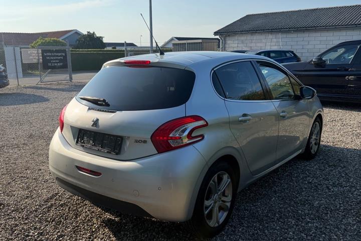 Sølv Peugeot 208 fra 2015