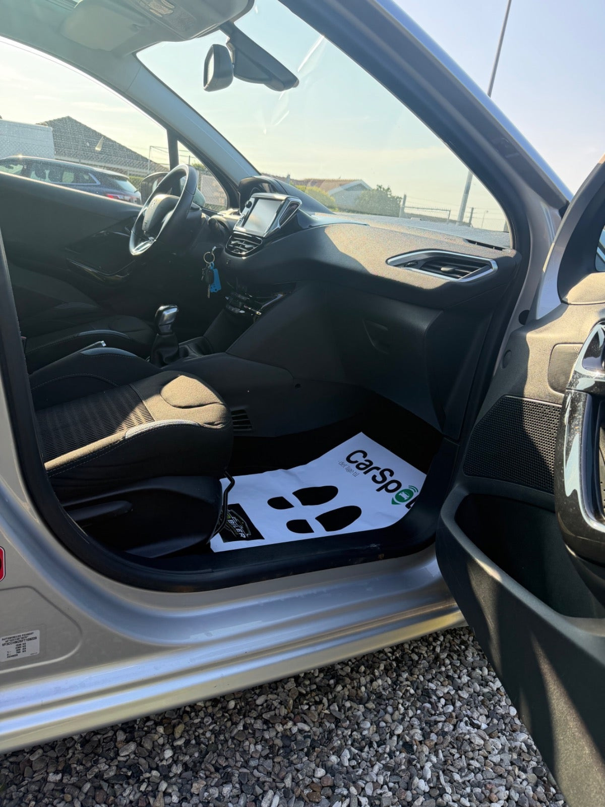Sølv Peugeot 208 fra 2015