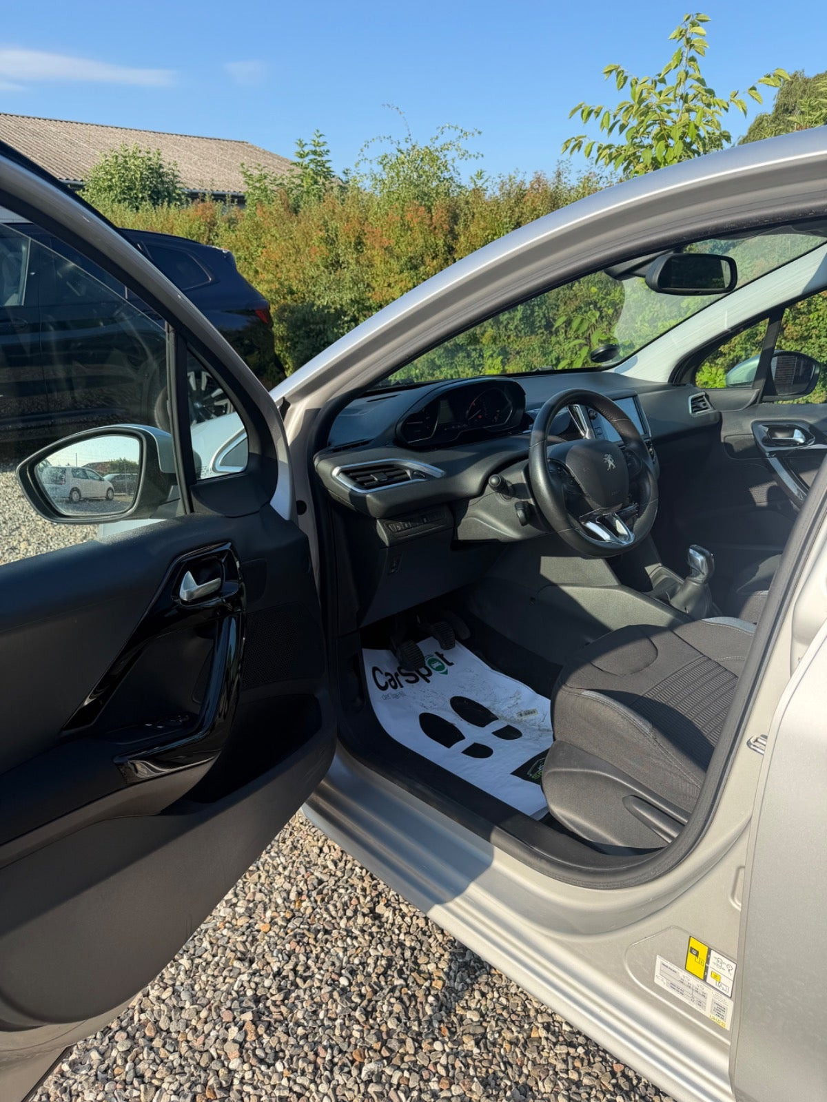 Sølv Peugeot 208 fra 2015