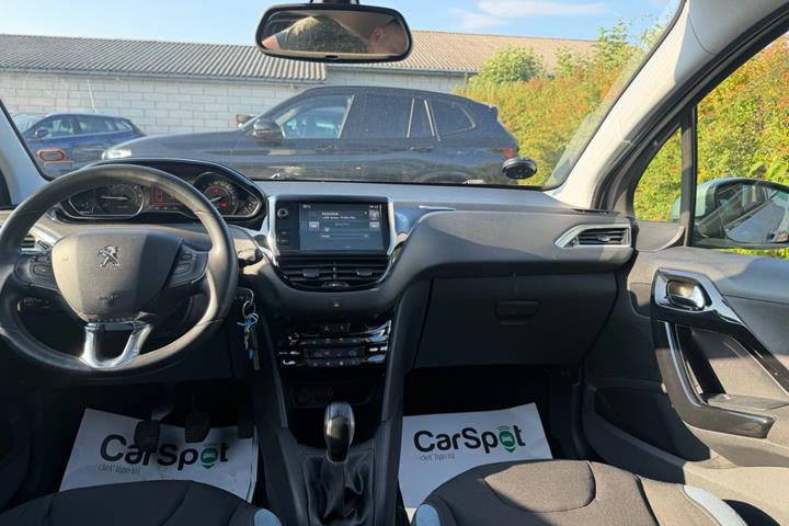 Sølv Peugeot 208 fra 2015