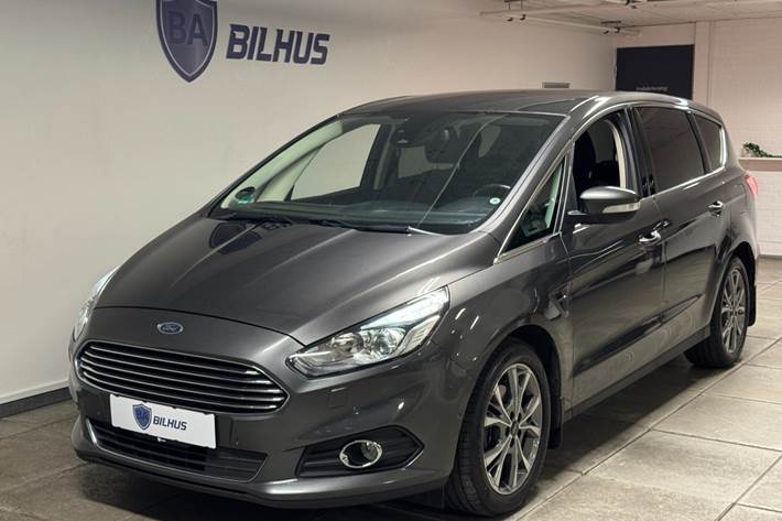 Grå Ford S-MAX fra 2019