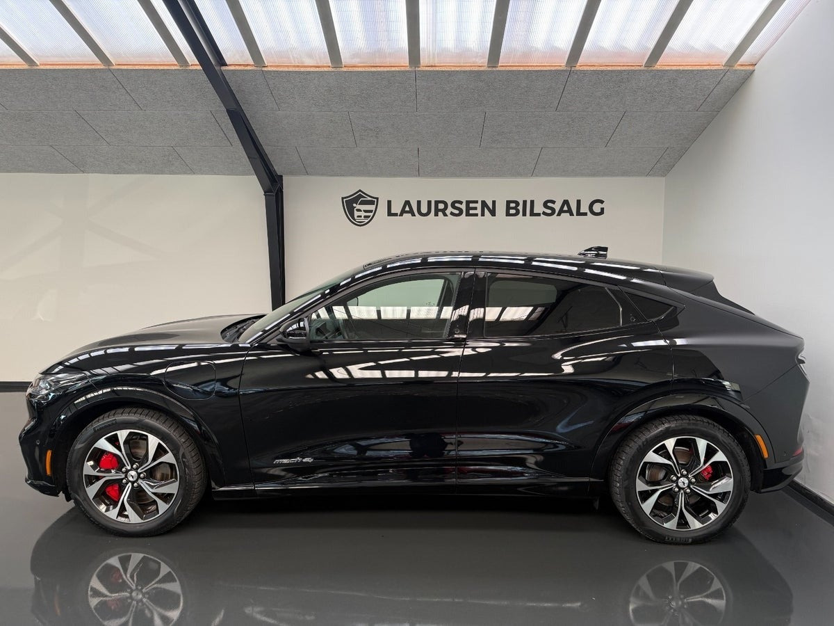 Sort Ford Mustang Mach-E fra 2023
