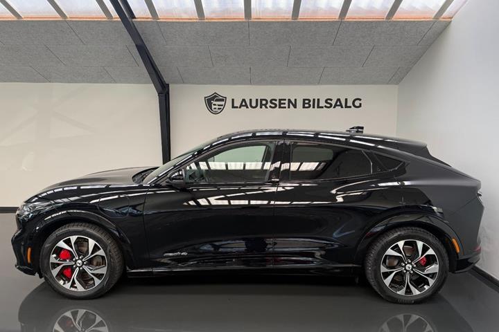 Sort Ford Mustang Mach-E fra 2023