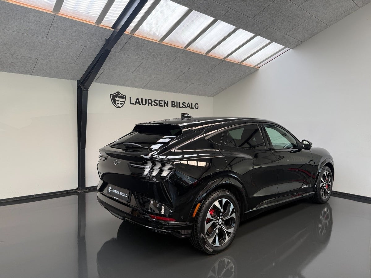 Sort Ford Mustang Mach-E fra 2023