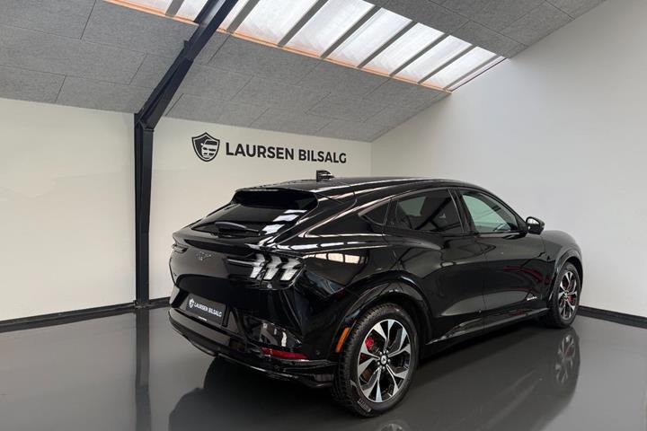 Sort Ford Mustang Mach-E fra 2023