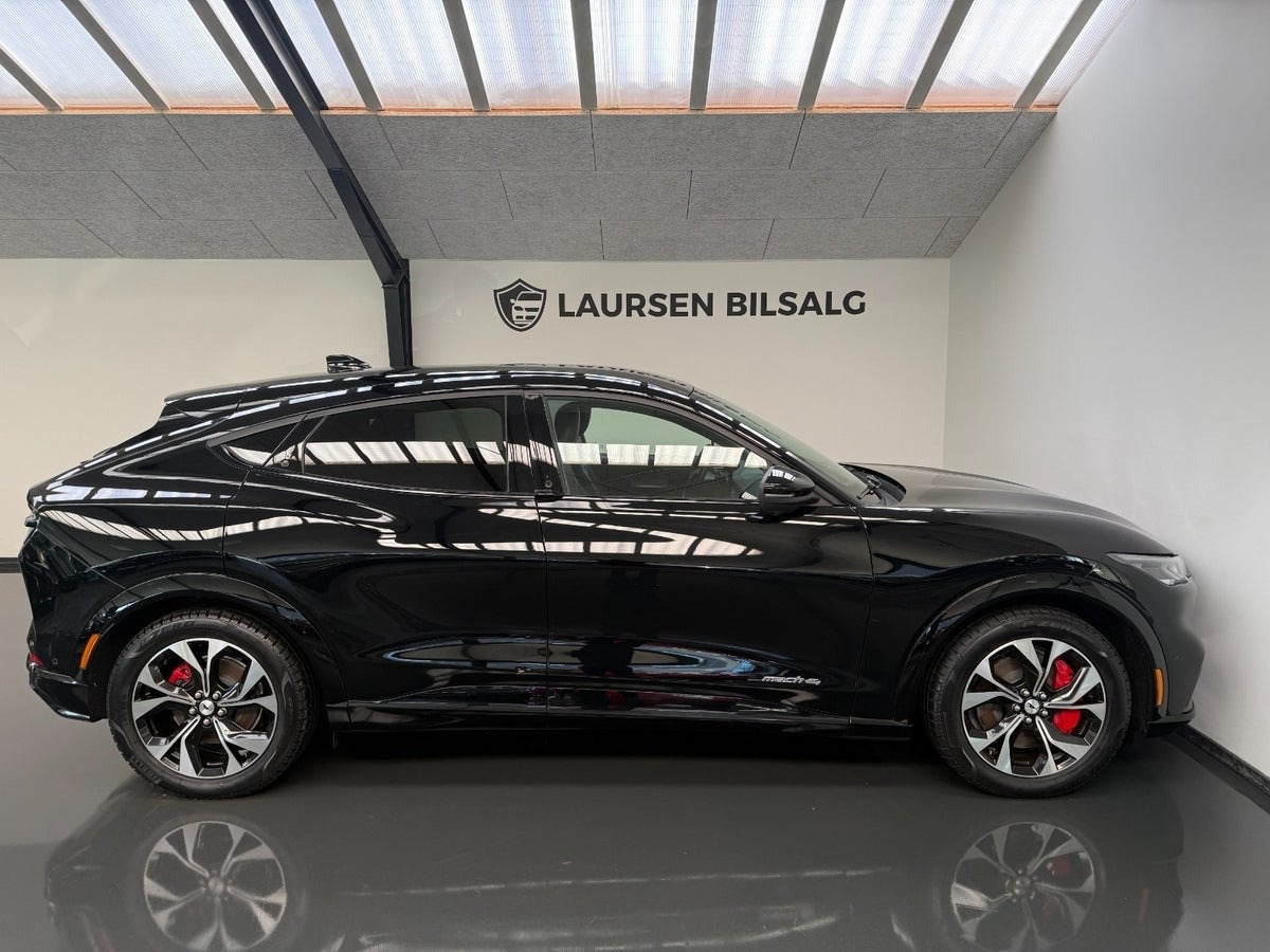 Sort Ford Mustang Mach-E fra 2023