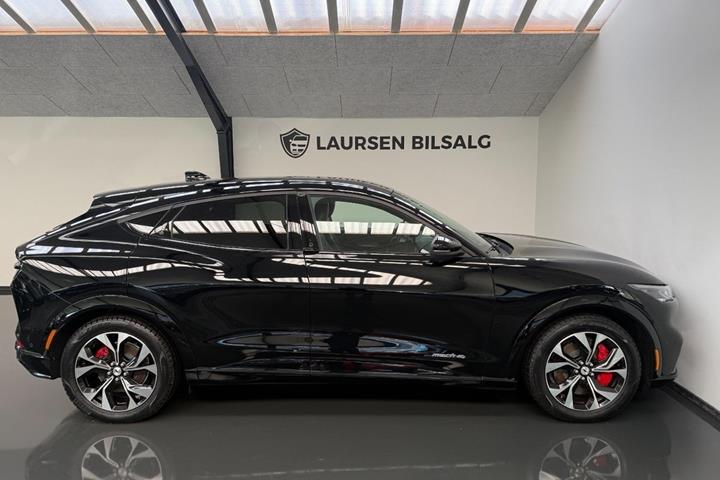 Sort Ford Mustang Mach-E fra 2023
