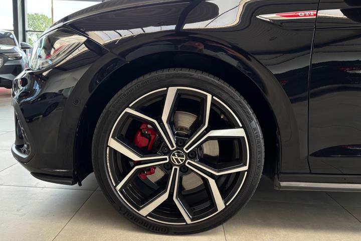 Sort VW Polo fra 2023