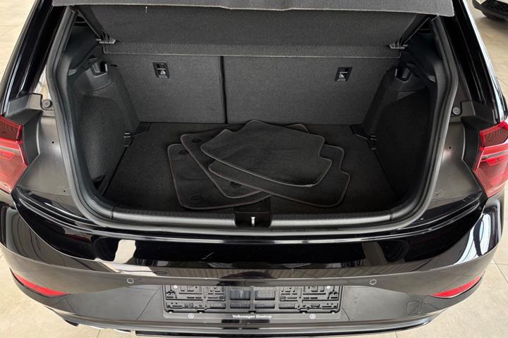 Sort VW Polo fra 2023