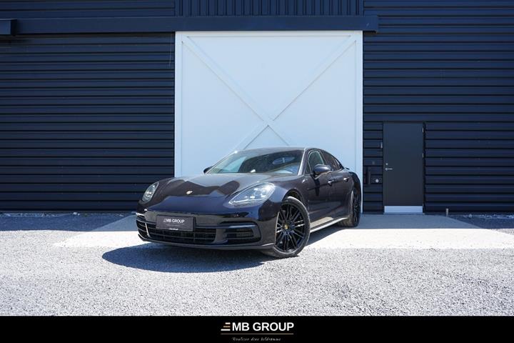 Sort Porsche Panamera 4 fra 2017 set udefra