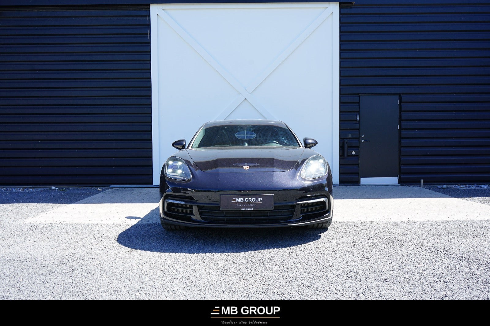 Sort Porsche Panamera 4 fra 2017