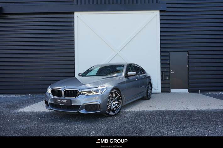 Grå BMW M550i fra 2018