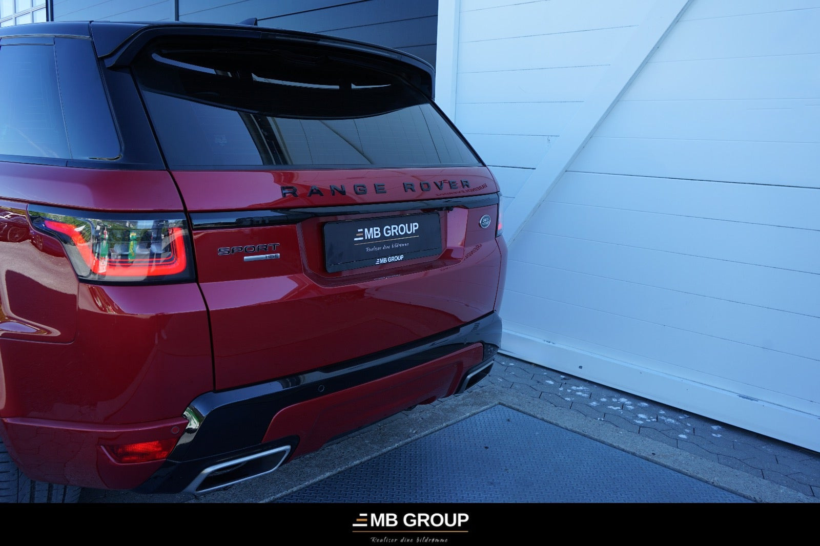 Rød Land Rover Range Rover sport fra 2019