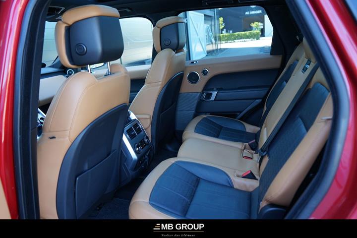 Rød Land Rover Range Rover sport fra 2019