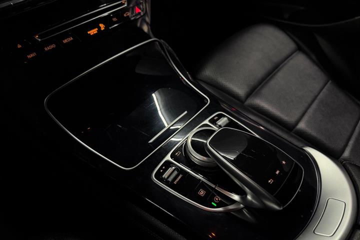 Sort Mercedes GLC220 d fra 2017
